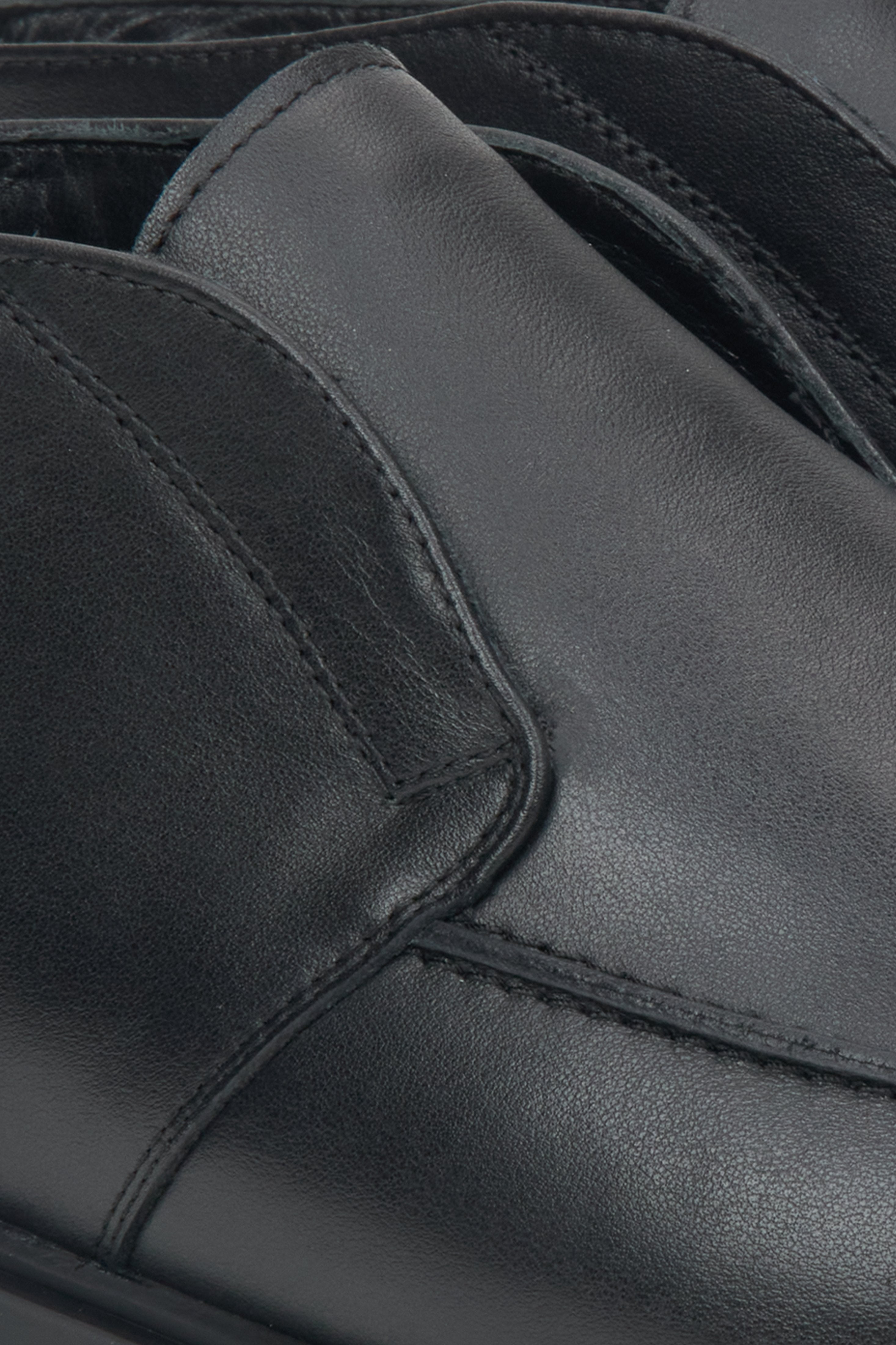 Schwarze Herren-Loafer von Estro – Nahaufnahme des Innenraums des Schuhs.