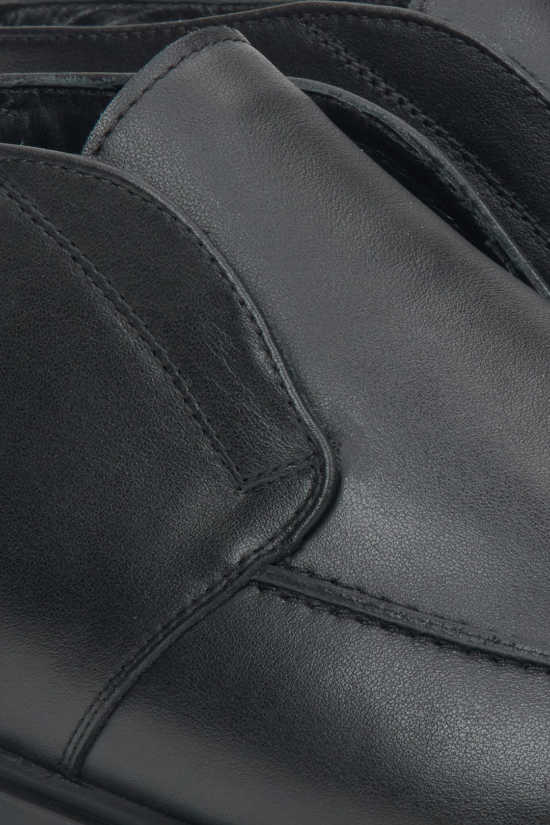 Schwarze Herren-Loafer von Estro – Nahaufnahme des Innenraums des Schuhs.