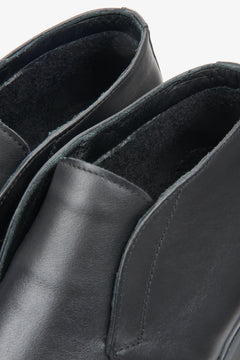 Schwarze weiche Herren-Loafer aus echtem Leder von Estro – Nahaufnahme der Details.