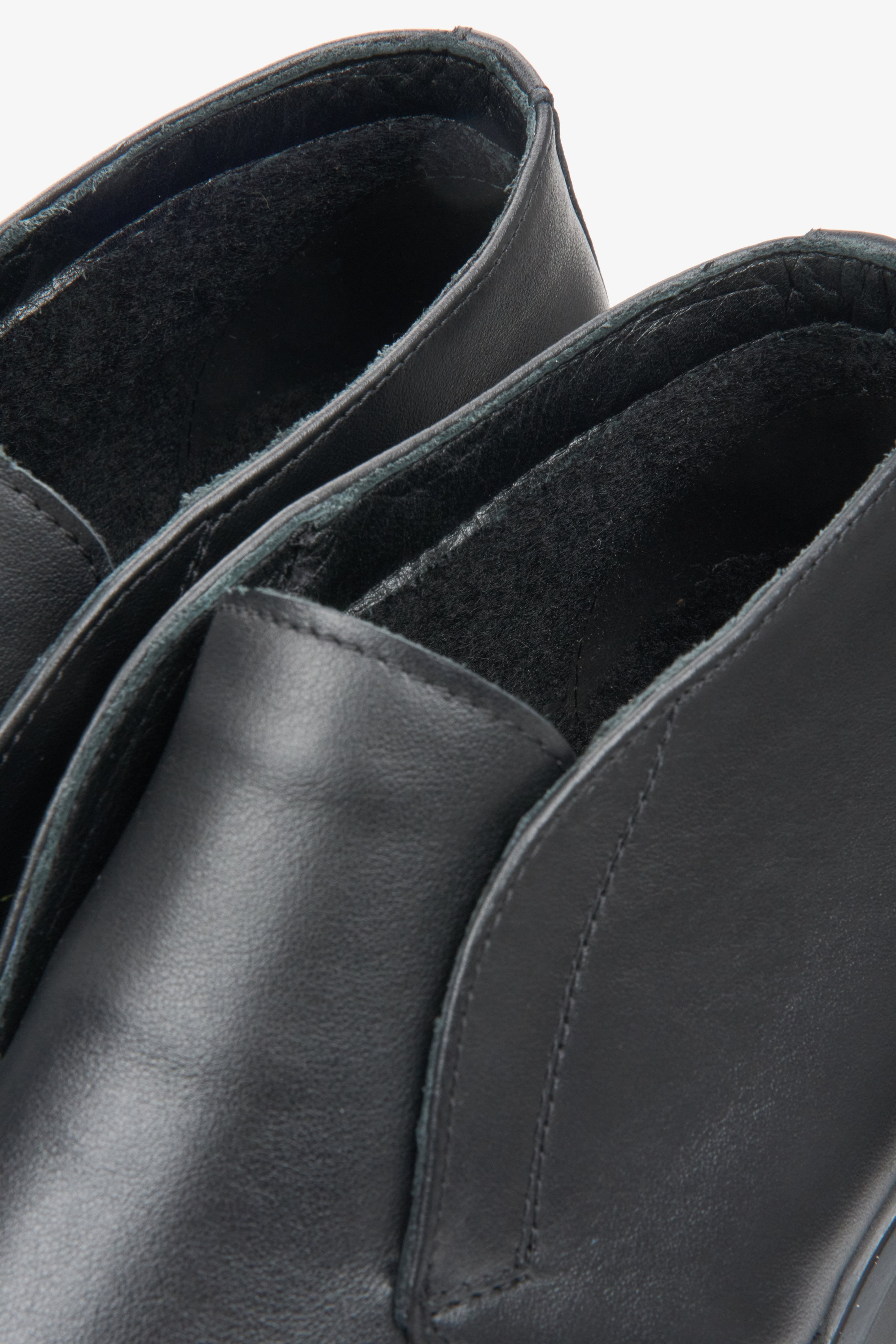 Schwarze weiche Herren-Loafer aus echtem Leder von Estro – Nahaufnahme der Details.
