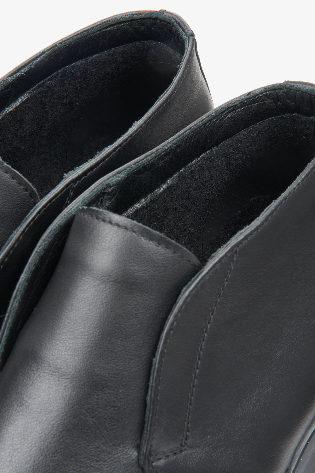 Schwarze weiche Herren-Loafer aus echtem Leder von Estro – Nahaufnahme der Details.