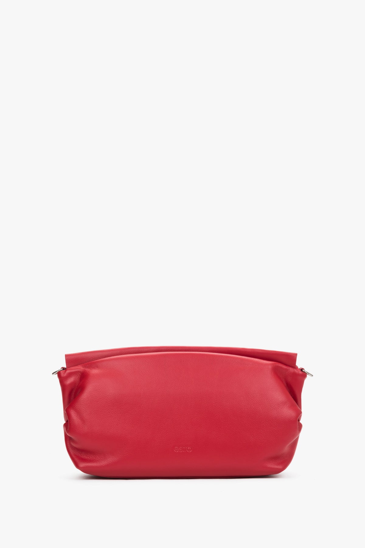 Frontalansicht der roten Ledertasche in eleganter Pouch-Form