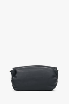 Rückansicht der schwarzen Damen-Ledertasche von Estro