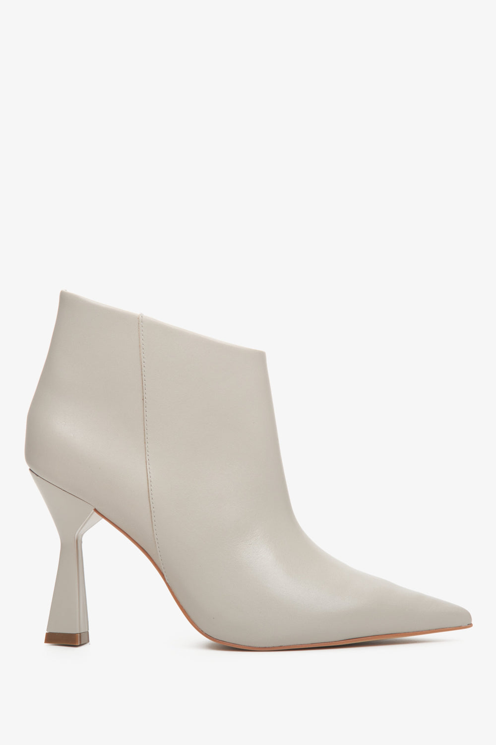 Stiefelette in Hellgrau mit skulpturalem Absatz Estro ER00113737.