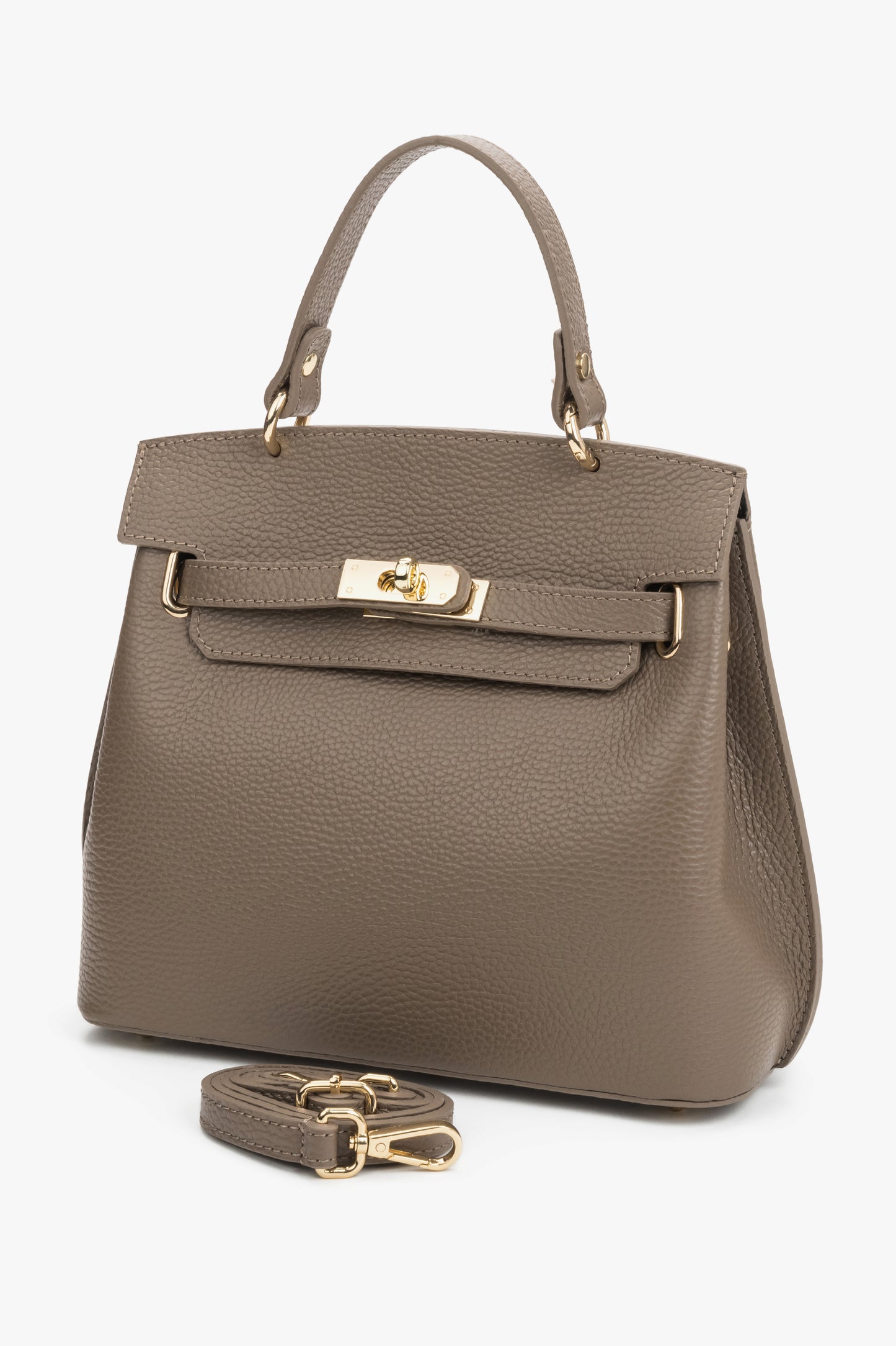 Schrägansicht der eleganten taupefarbenen Henkeltasche, die den beiliegenden Schulterriemen zeigt