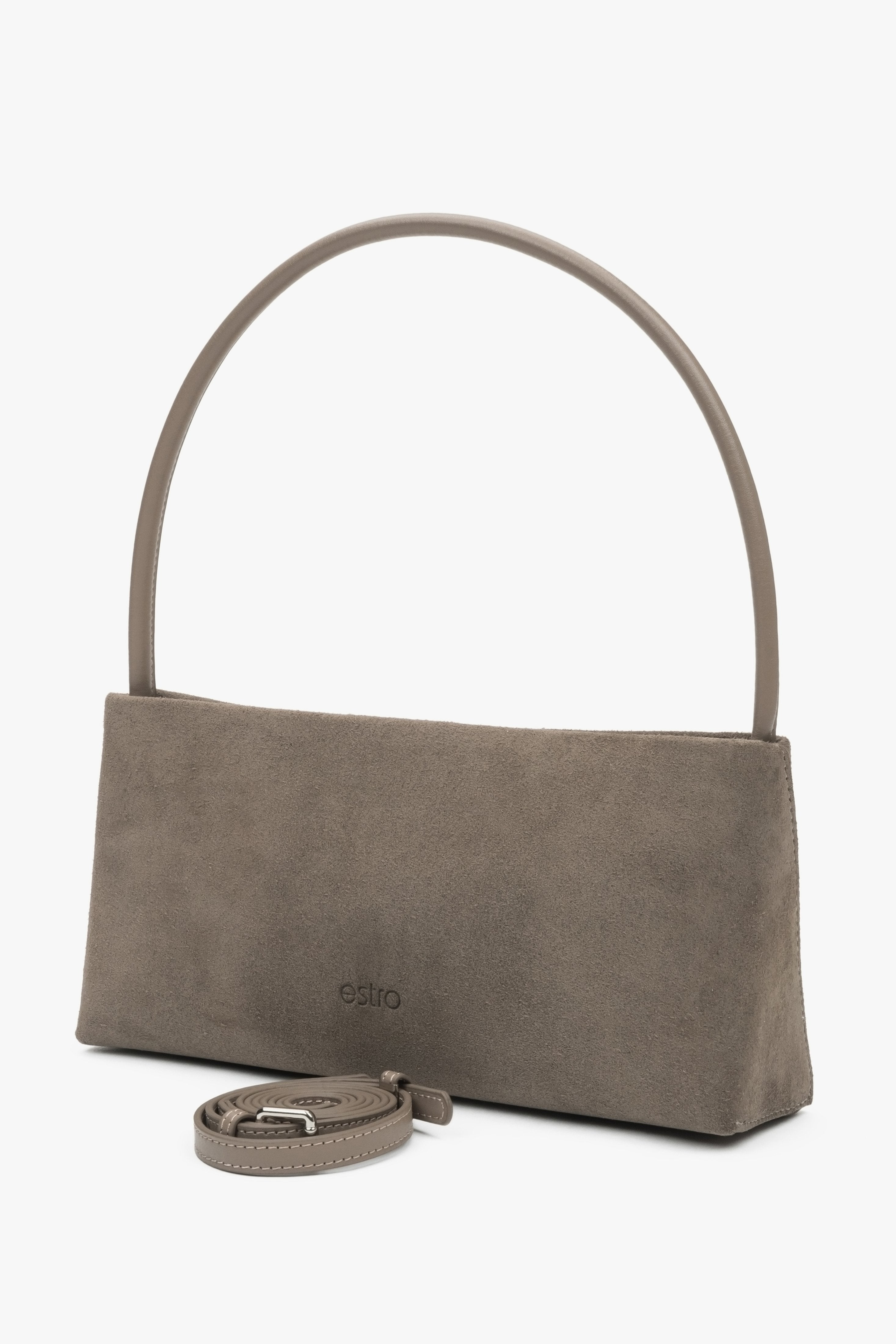 Stilvolle taupefarbene Velourstasche – perfekt für elegante Alltags-Looks.