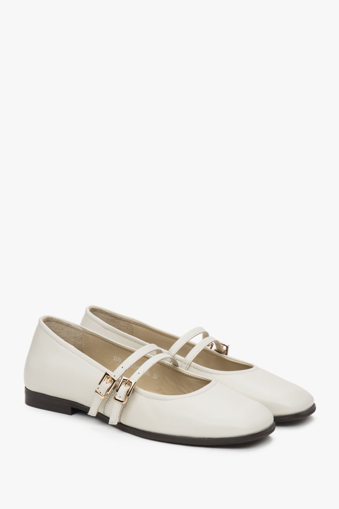 Damen Leder-Ballerinas von Estro in Weiß mit Schnalle.
