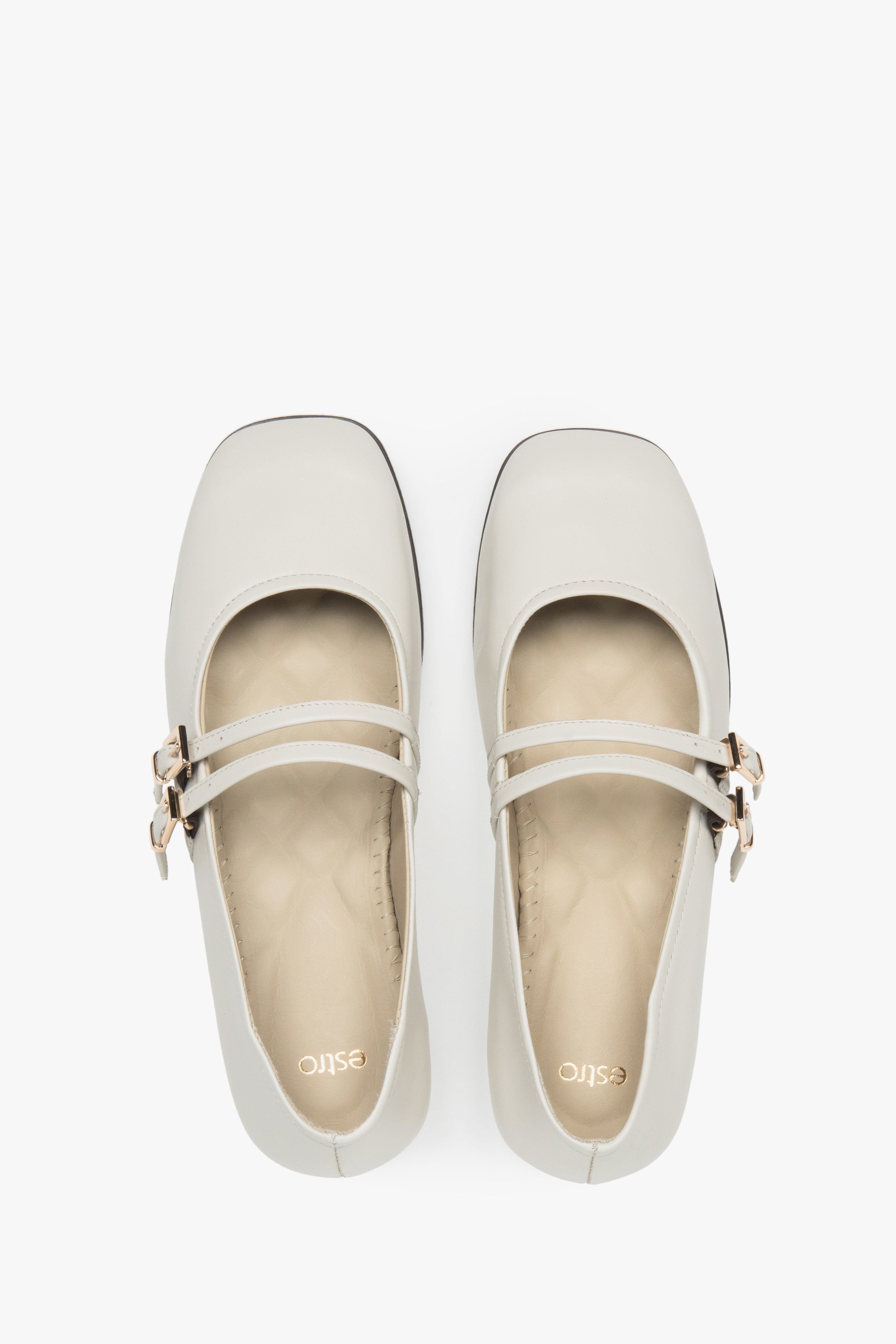 Damen Ballerinas von Estro in Beige aus Echtleder – Draufsicht.