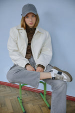 Weiß-graue Damen-Sneaker aus natürlichem Leder und Velours.