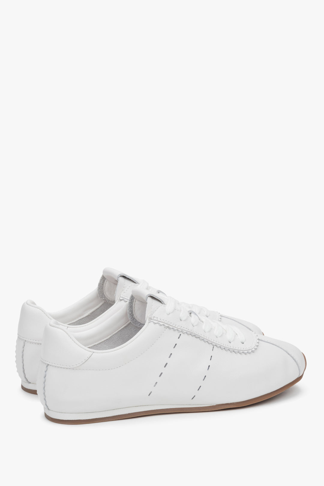 Helle und weiche weiße Damen-Sneaker von Estro aus natürlichem Leder.