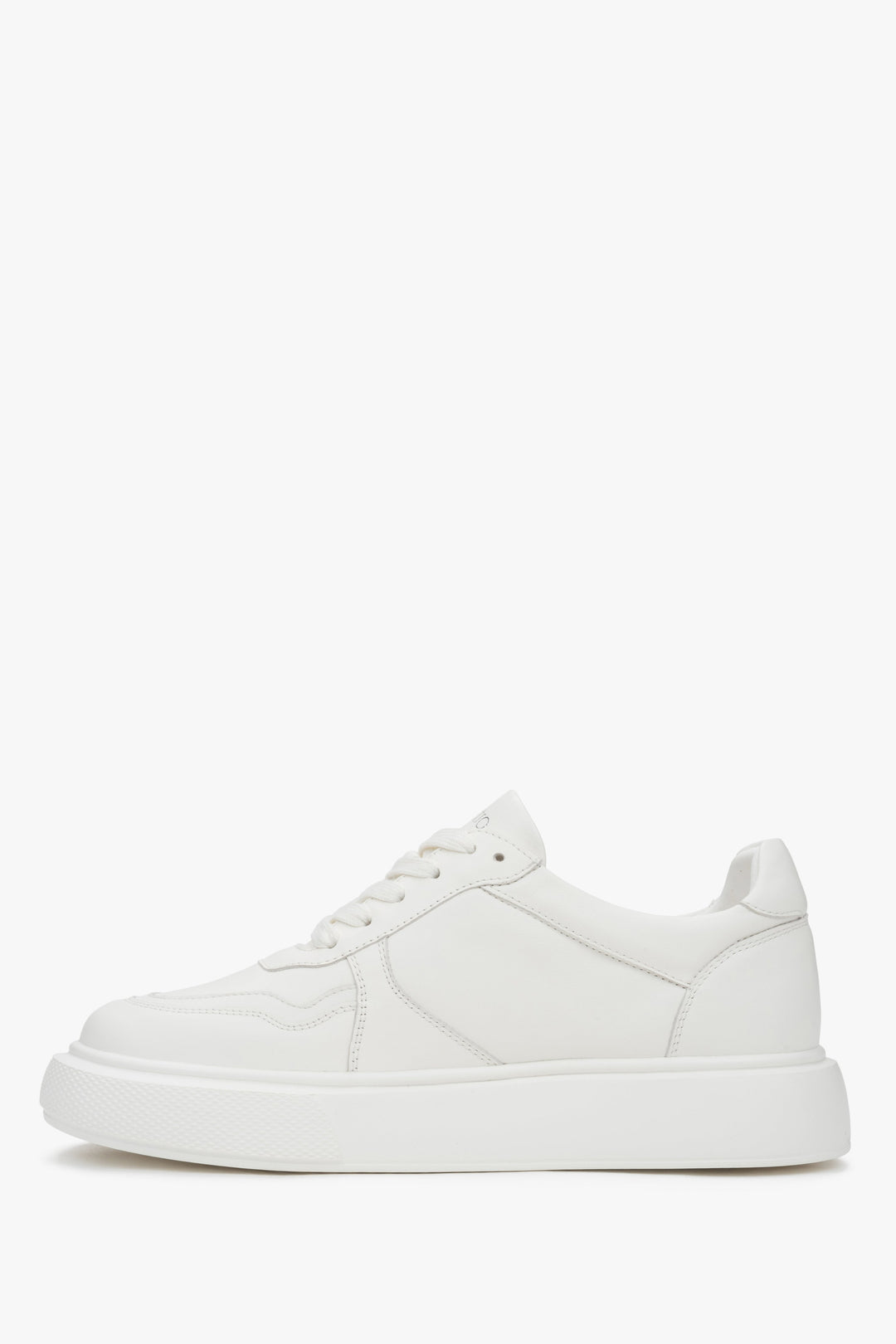 Bequeme weiße Damen-Sneaker von Estro aus echtem Leder mit flexibler Sohle – perfekt für aktive Tage.