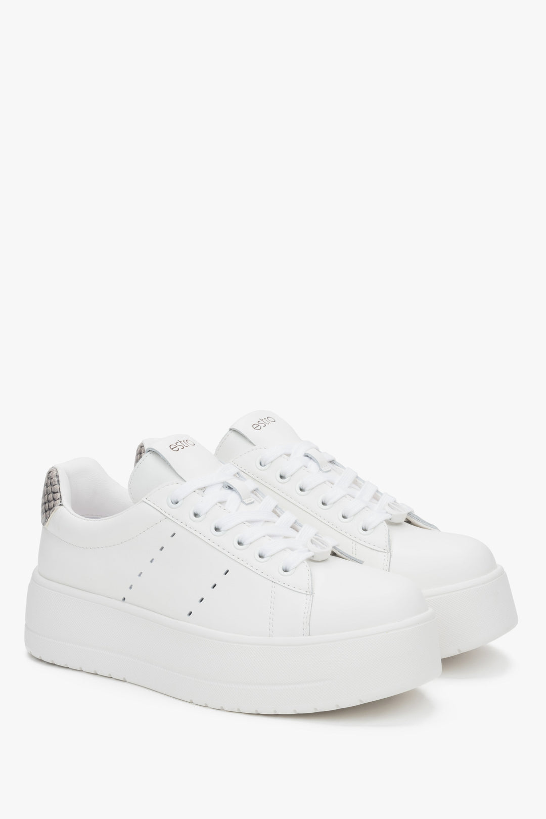 Moderner Damen-Sneaker aus weißem Leder mit kräftiger Chunky-Sohle.