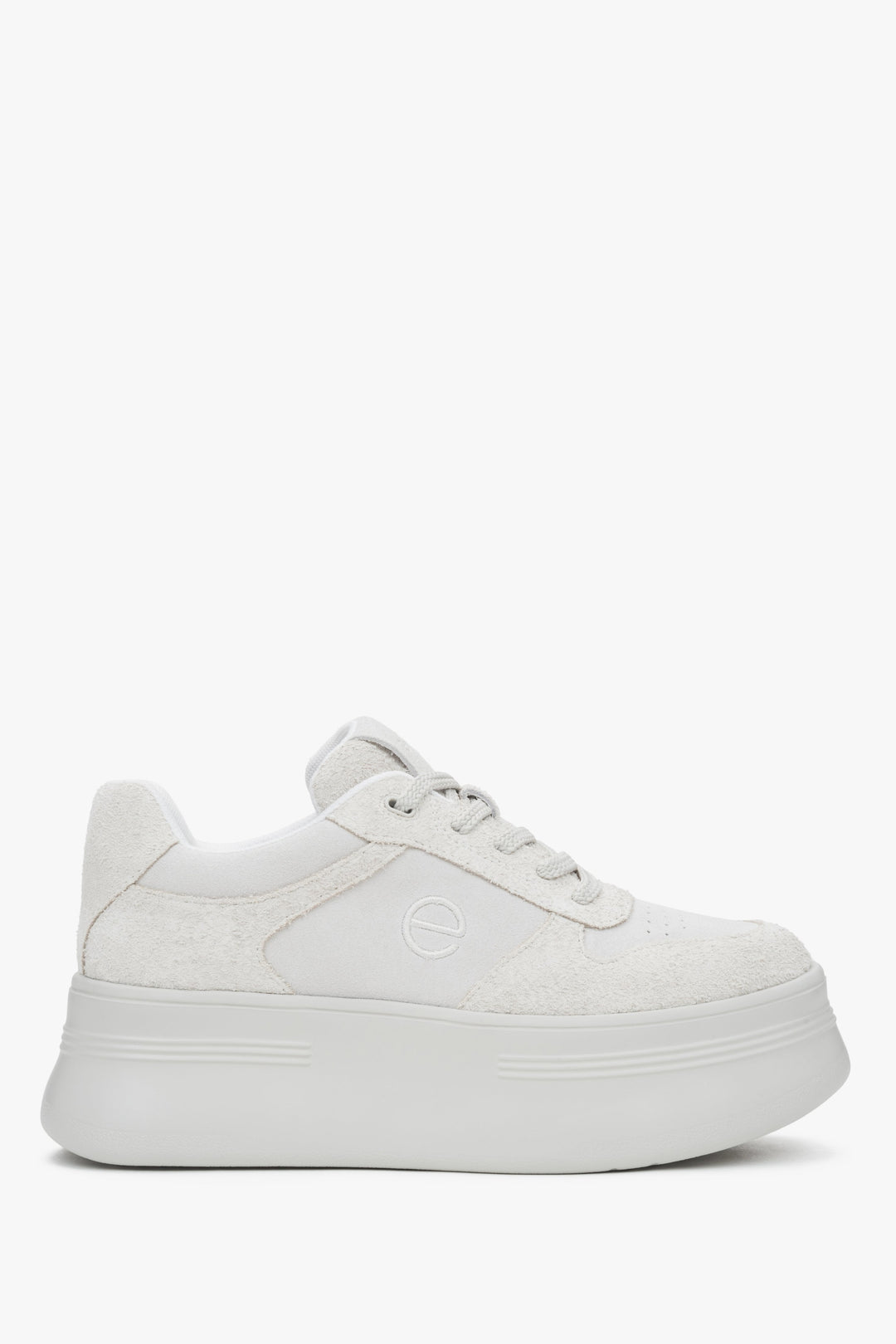 Weicher Chunky Sneaker aus Velours in Weiß und Grau Estro ER00117132.