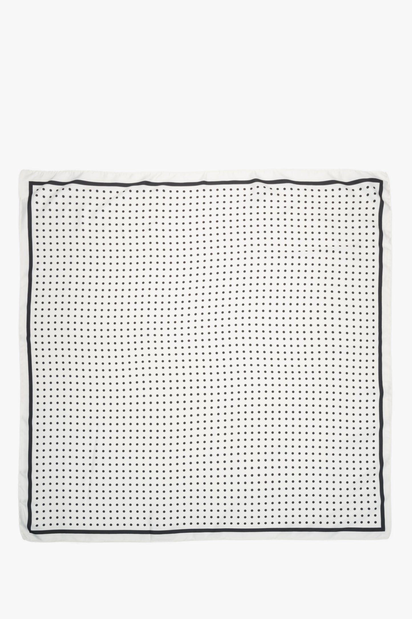 Ganzansicht des ausgebreiteten quadratischen Damen-Ziertuchs zur Veranschaulichung des vollständigen Designs