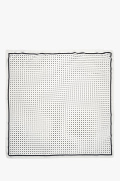 Ganzansicht des ausgebreiteten quadratischen Damen-Ziertuchs zur Veranschaulichung des vollständigen Designs