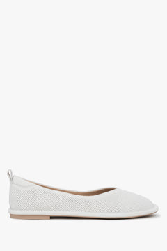 Weiße Damen-Ballerinas aus perforiertem Veloursleder von Estro ER00116923