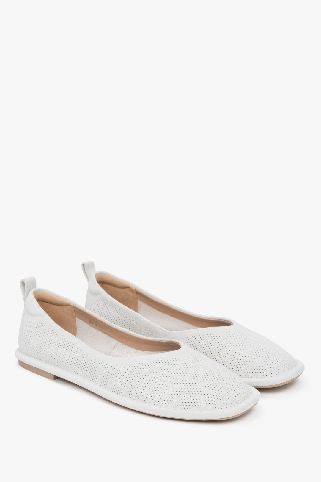 Vorderansicht der weißen Damen-Ballerinas mit spitz zulaufender Form – Estro ER00116923
