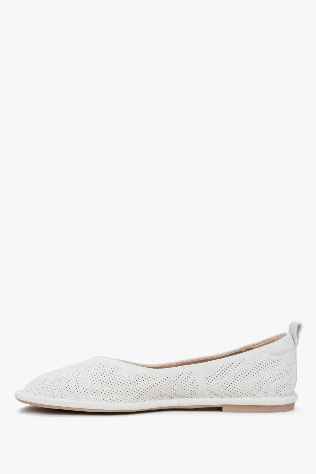 Seitenansicht der weißen Veloursleder-Ballerinas mit flacher Sohle – Estro ER00116923