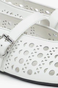 Weiße Ballerinas für Damen aus weichem Naturleder Estro ER00116977.