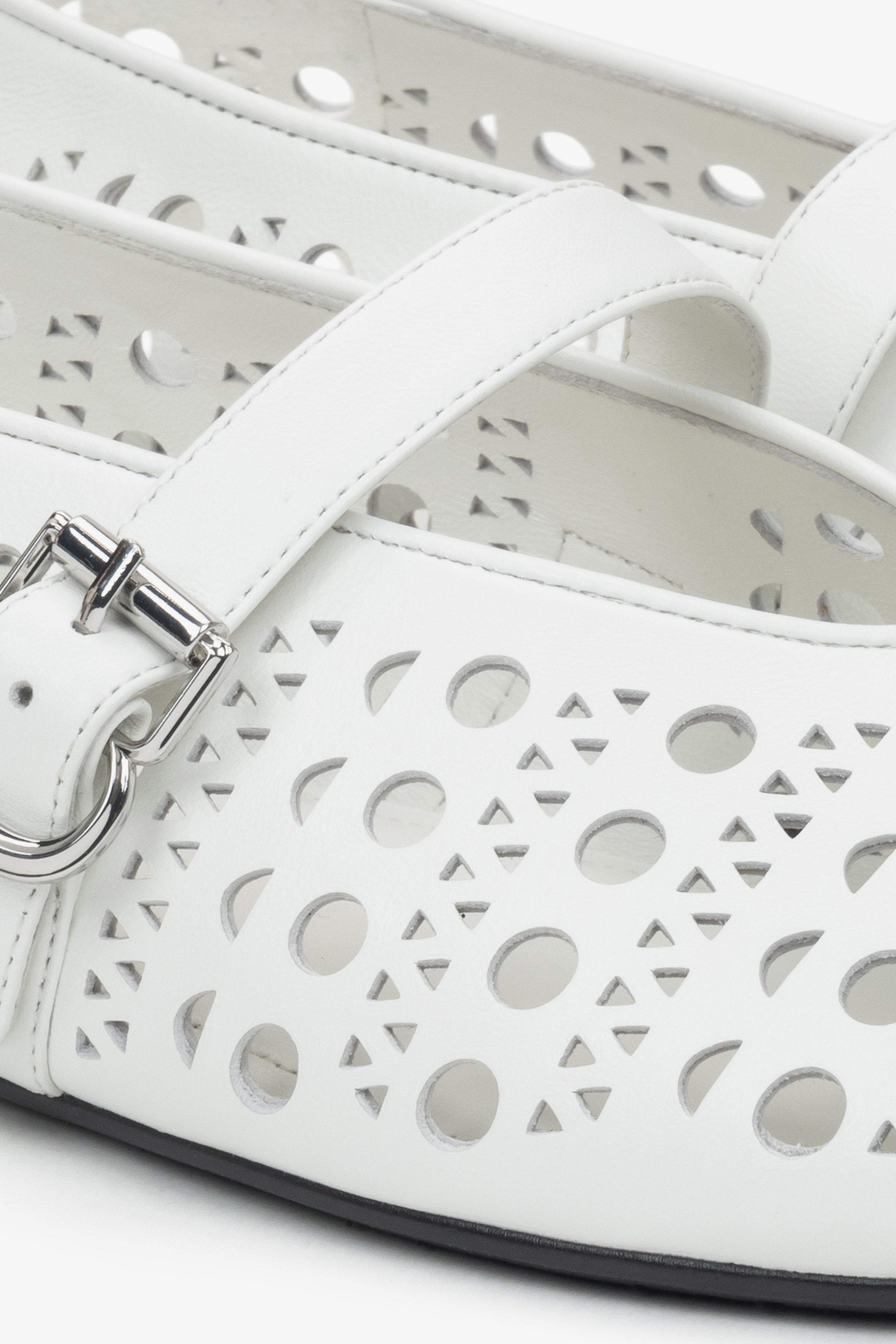 Weiße Ballerinas für Damen aus weichem Naturleder Estro ER00116977.