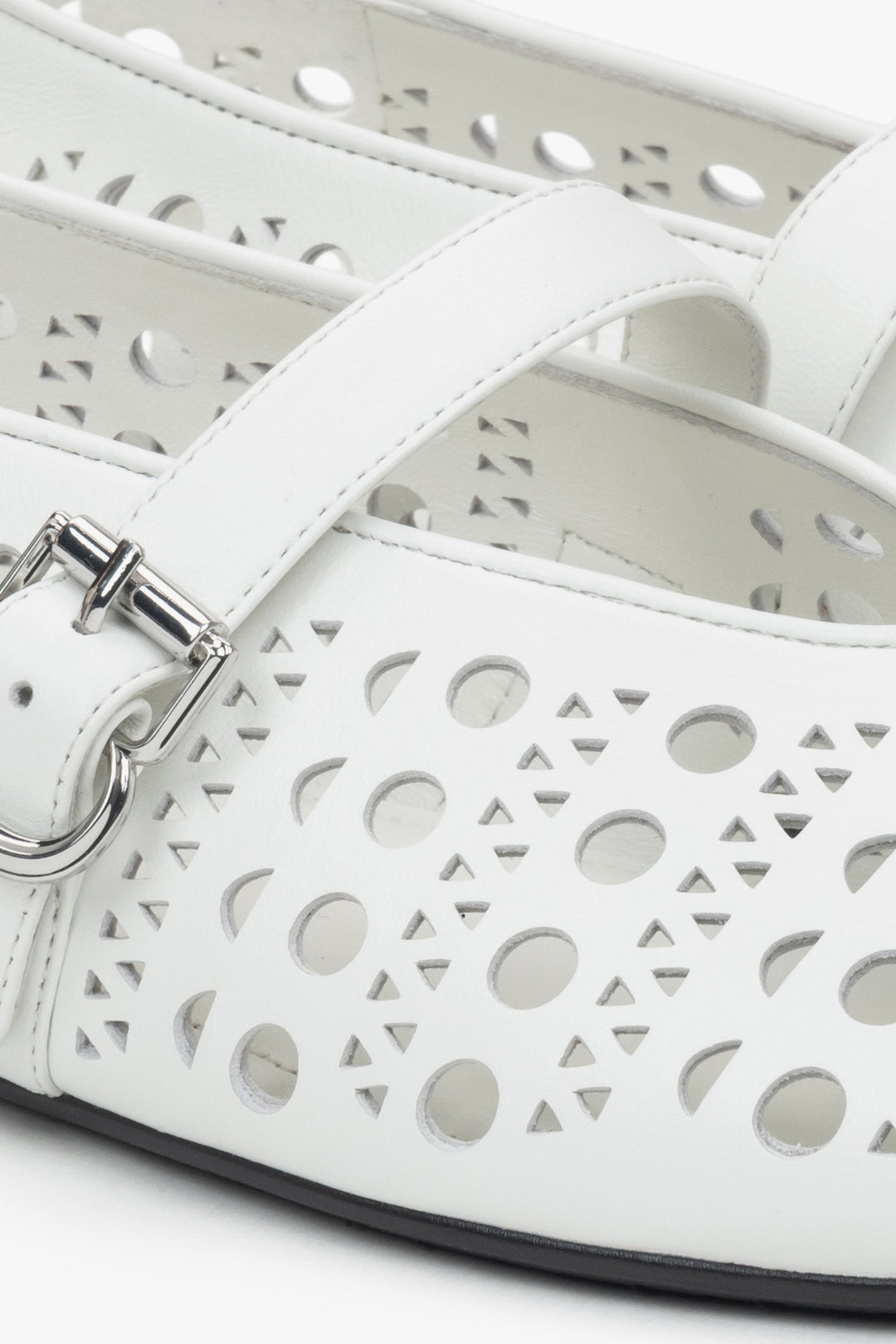 Weiße Ballerinas für Damen aus weichem Naturleder Estro ER00116977.