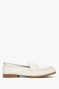 Weiße Damen-Loafer aus Lackleder in Seitenansicht – Estro ER00116904