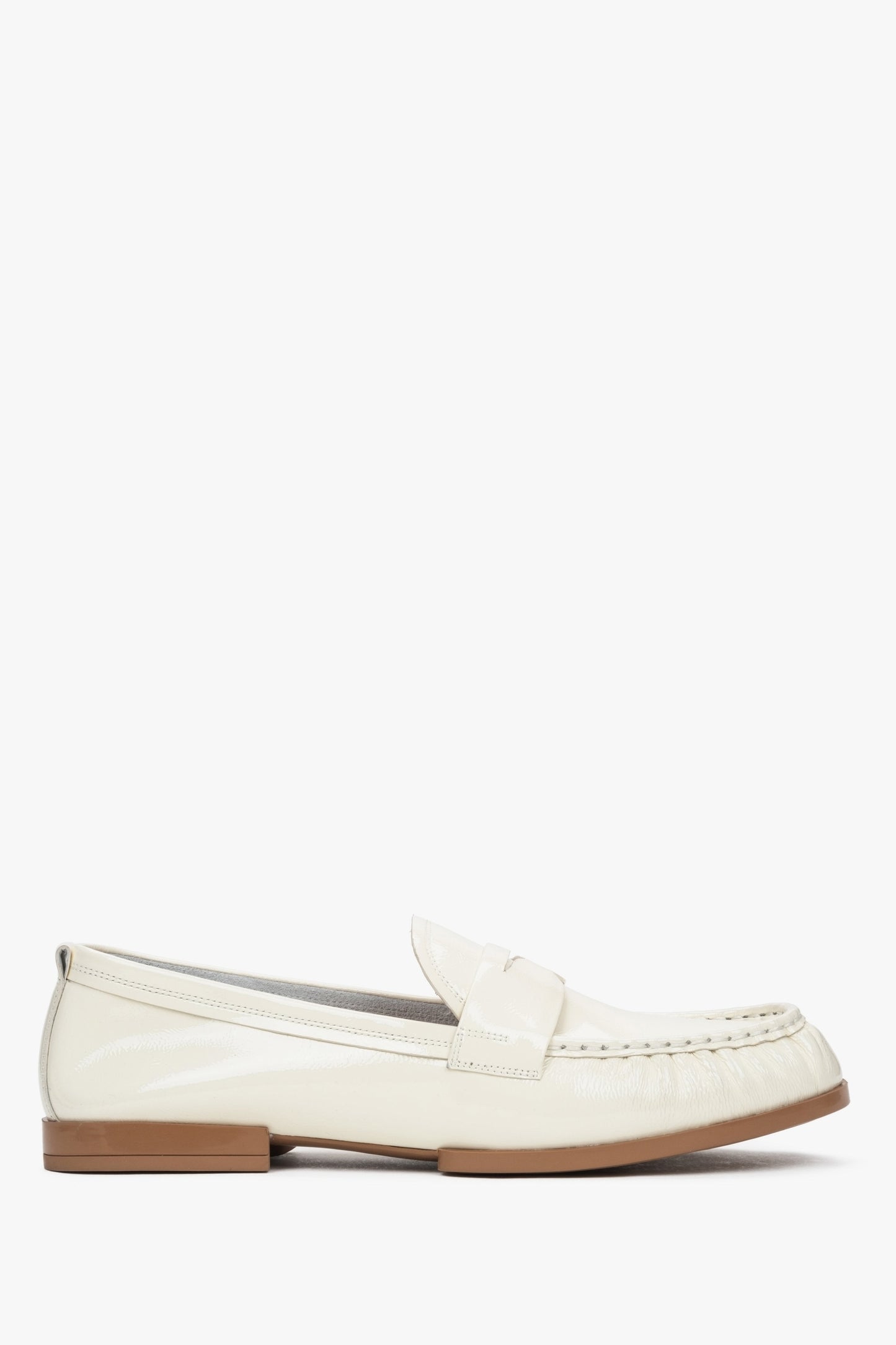 Weiße Damen-Loafer aus Lackleder in Seitenansicht – Estro ER00116904