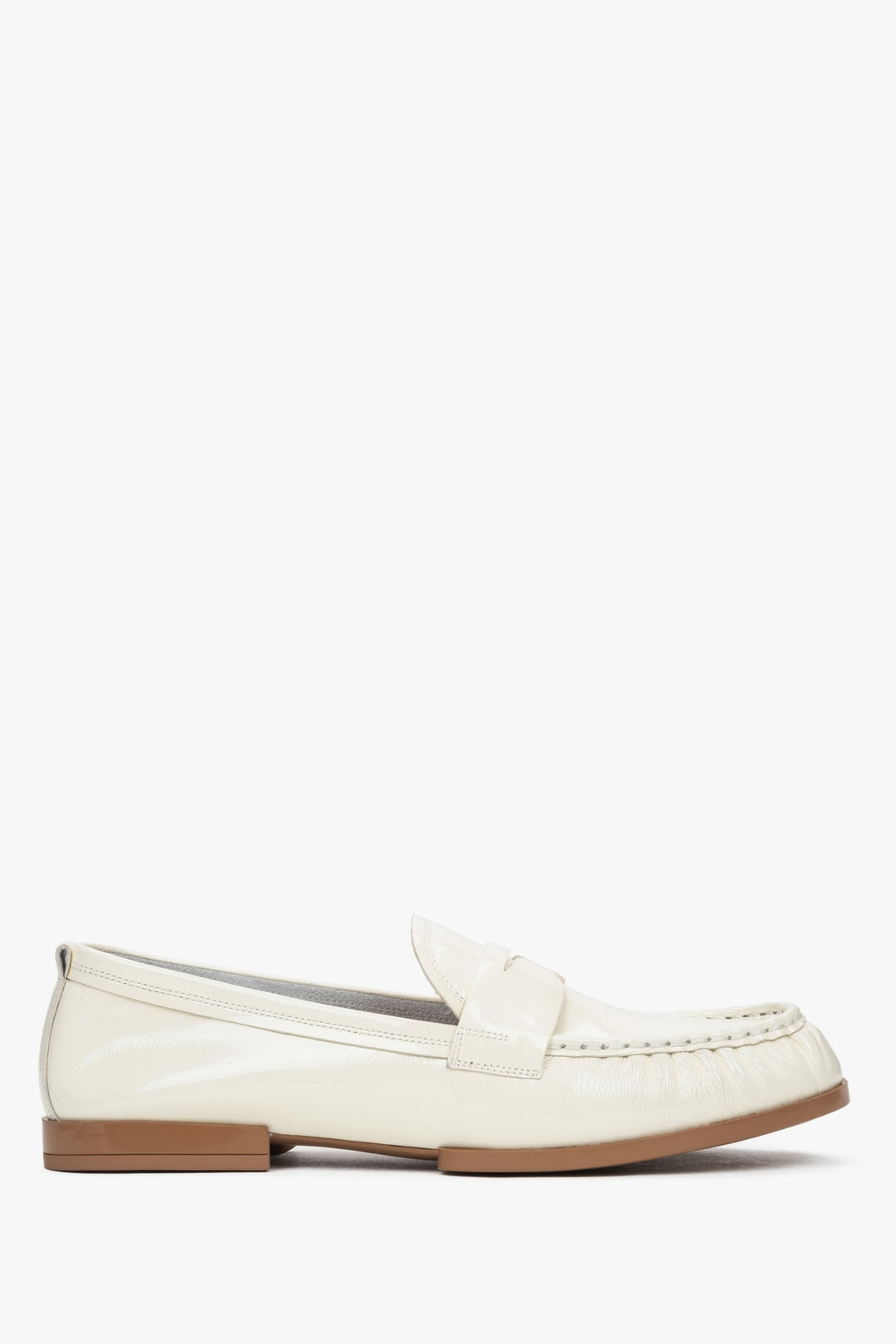 Weiße Damen-Loafer aus Lackleder in Seitenansicht – Estro ER00116904
