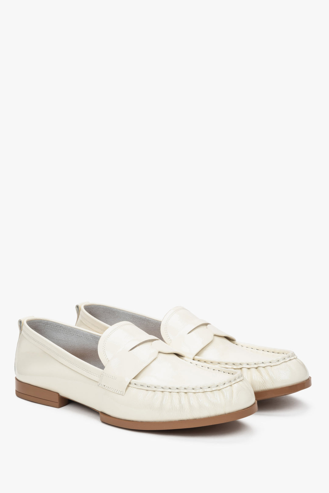 Eleganter Loafer für Damen aus glänzendem Echtleder in Weiß – Estro ER00116904
