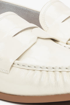 Modischer Loafer für Damen aus echtem Lackleder in Weiß – Estro ER00116904