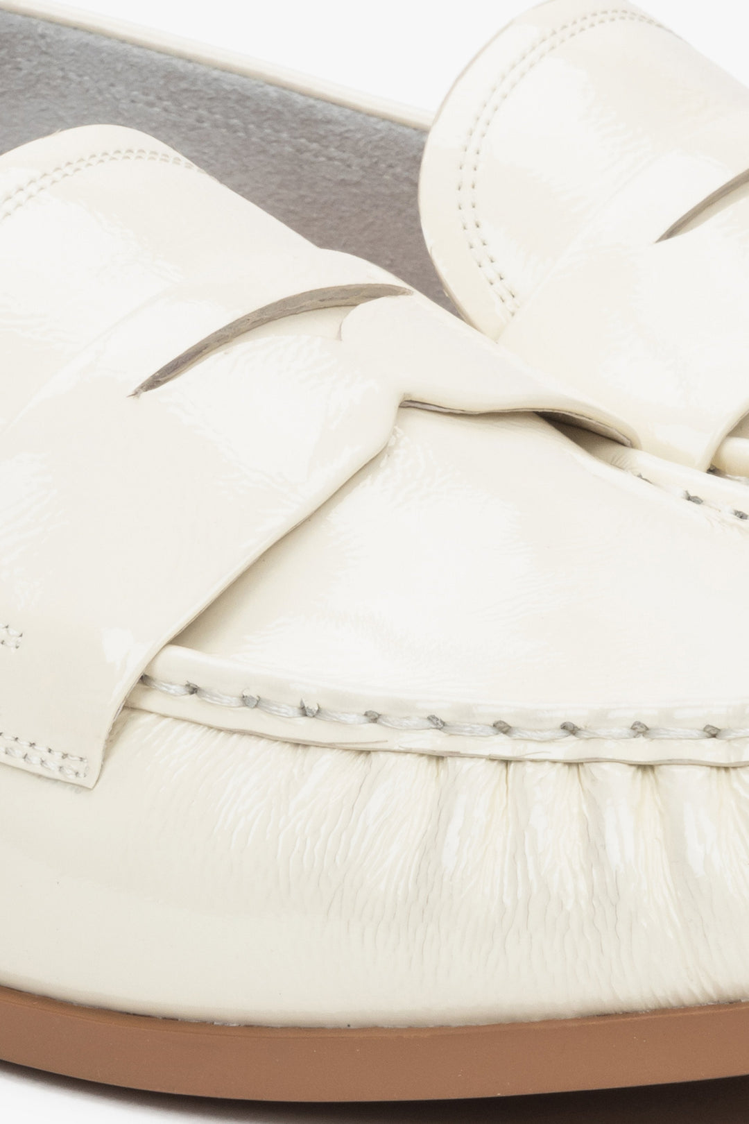 Modischer Loafer für Damen aus echtem Lackleder in Weiß – Estro ER00116904