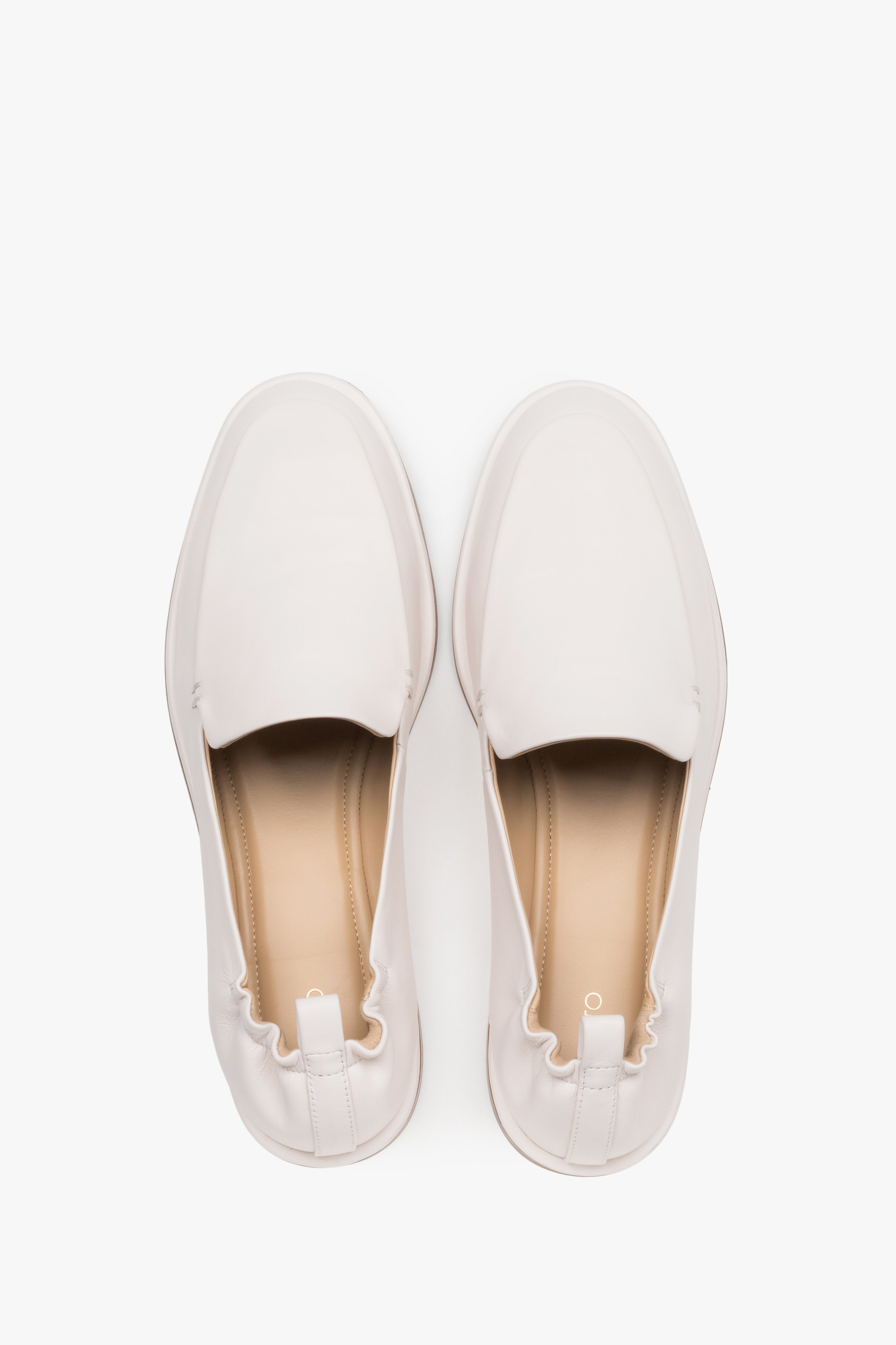 Weiße Damen-Loafer aus echtem Leder von oben als Paar