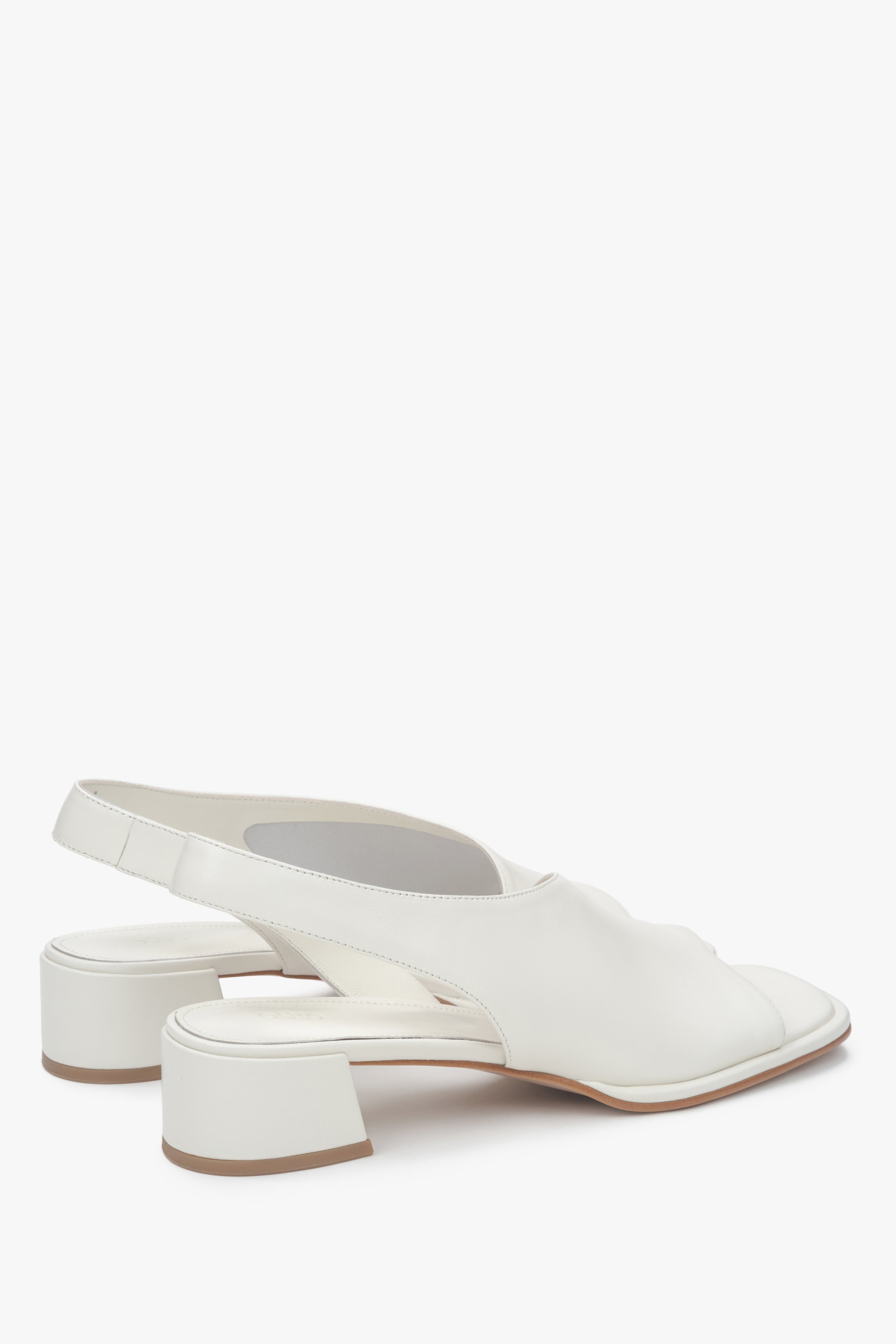 Sommerliche weiße Ledersandalen mit Blockabsatz, ESTRO ER00116929