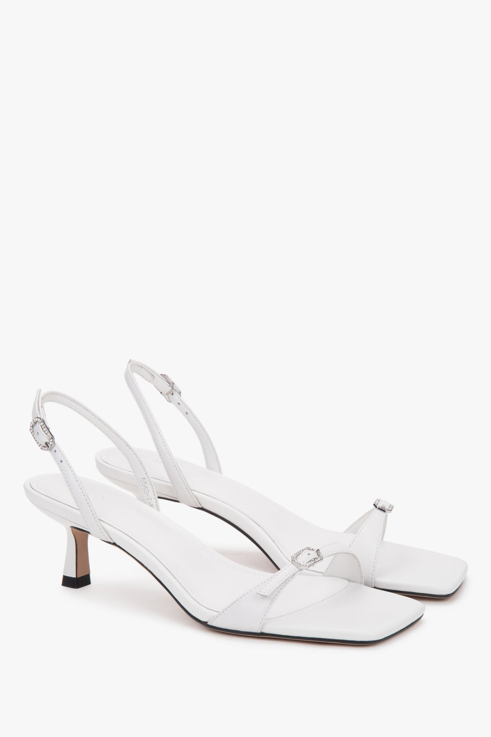 Weiße Damen-Sandalen von Estro aus echtem Leder mit funkelnden Strassschnallen.