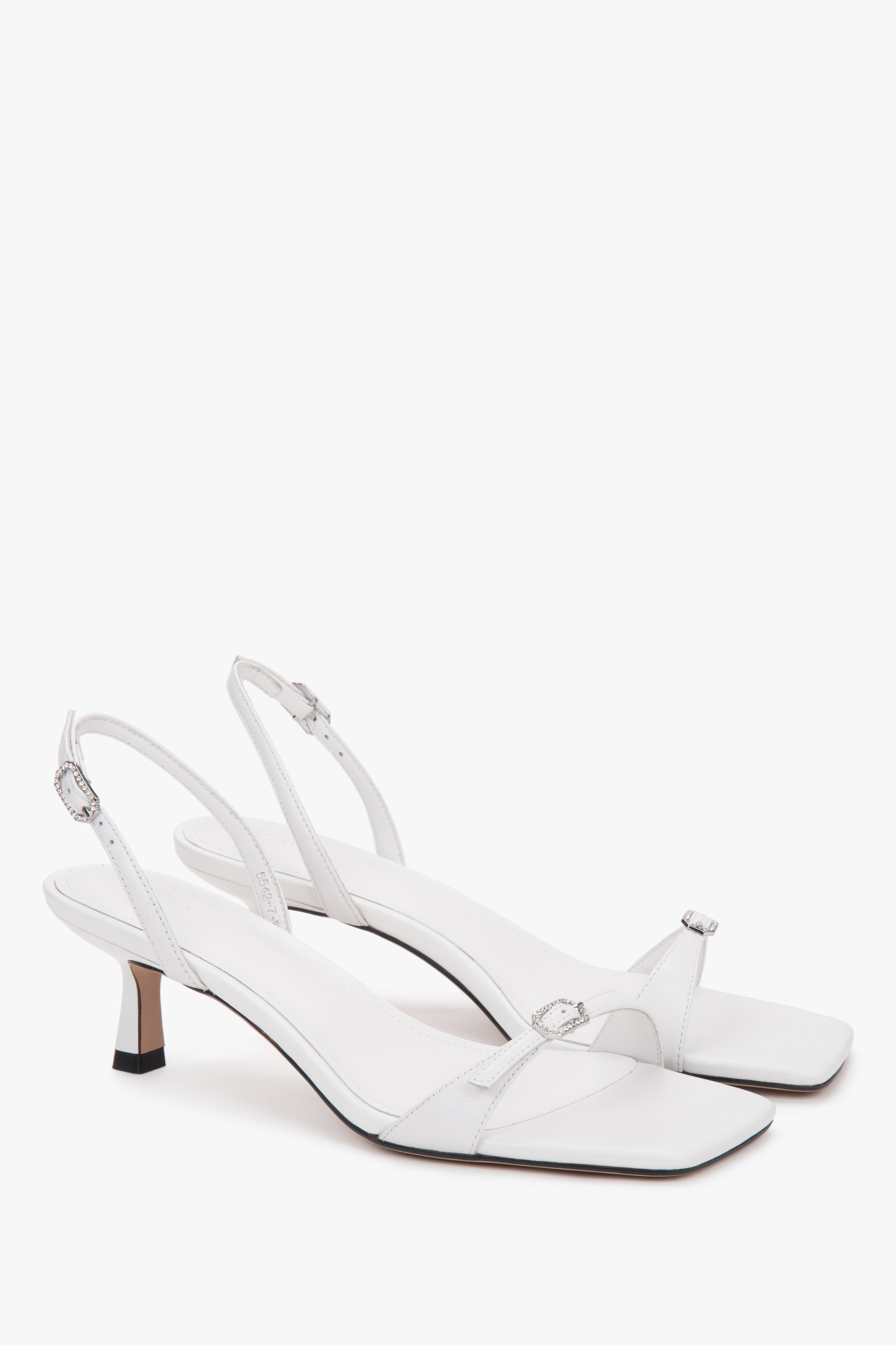 Weiße Damen-Sandalen von Estro aus echtem Leder mit funkelnden Strassschnallen.