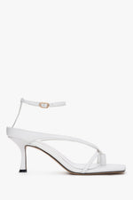 Weiße Damen-Sandalen aus Leder in Zehensteg-Optik von Estro
