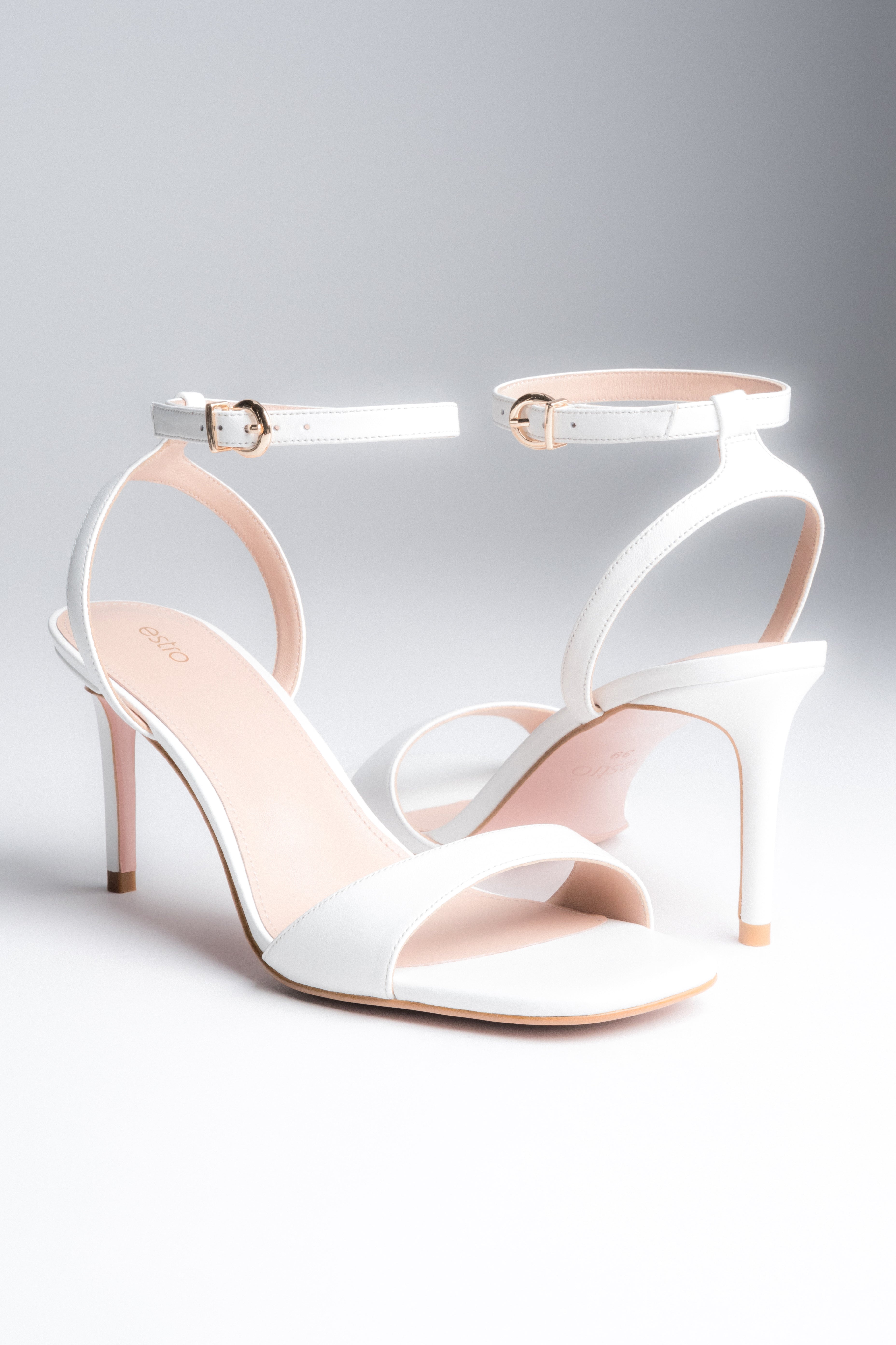 Elegante weiße Damen-Sandalen mit Stilettoabsatz aus feinem Echtleder.