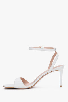 Profilansicht des gut ausbalancierten 8 cm hohen Stilettoabsatzes in Weiß.