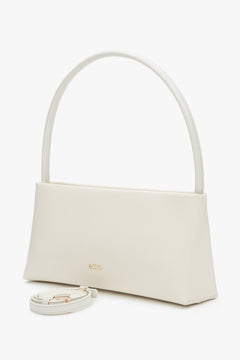 Minimalistische weiße Ledertasche für Damen in kompakter Form.