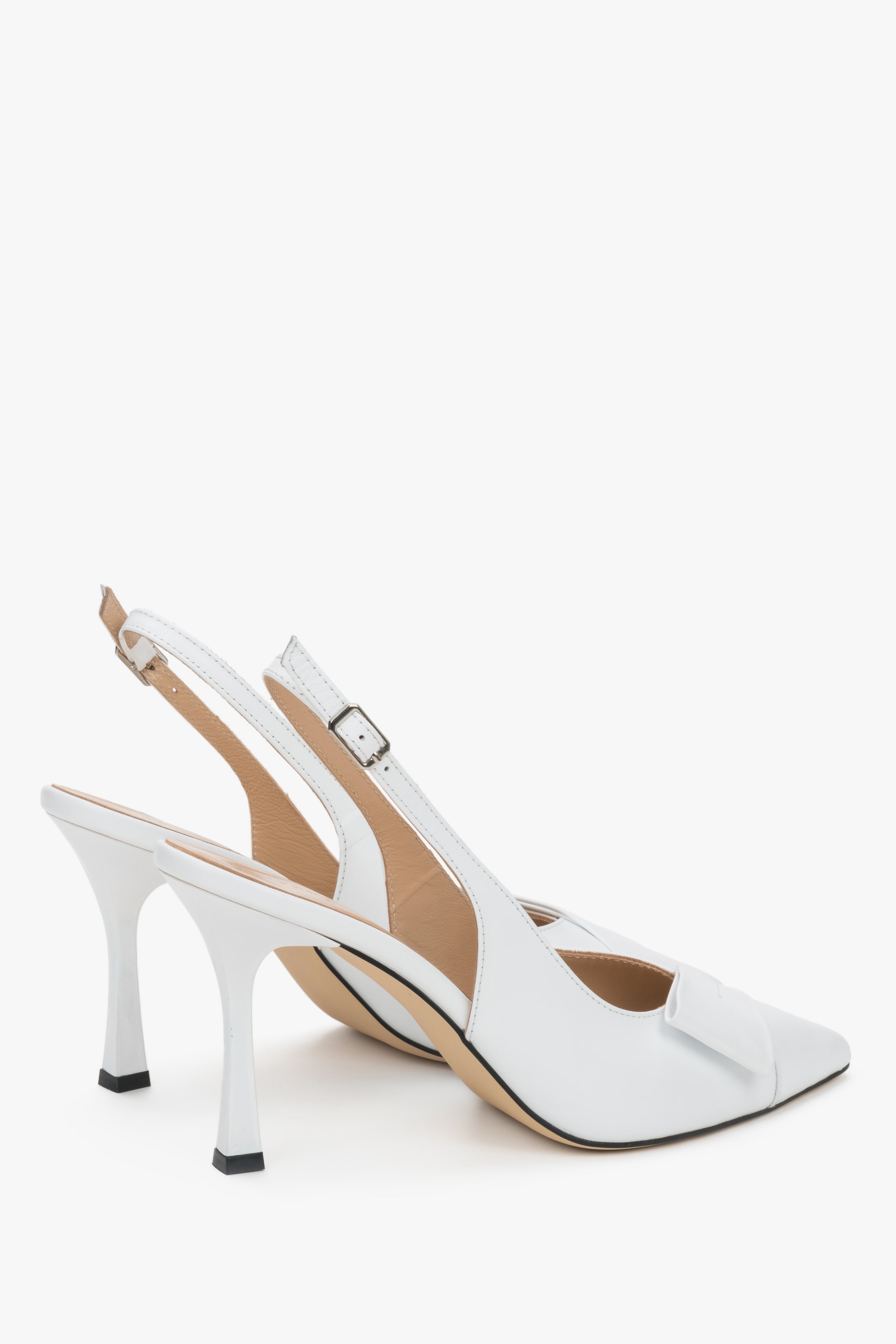 Weiße Damen-Slingback-Pumps aus echtem Leder in schräger Seitenansicht