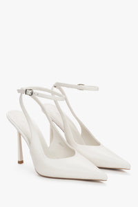 Angewinkelte Ansicht der weißen Damen-Slingback-Pumps aus echtem Leder.