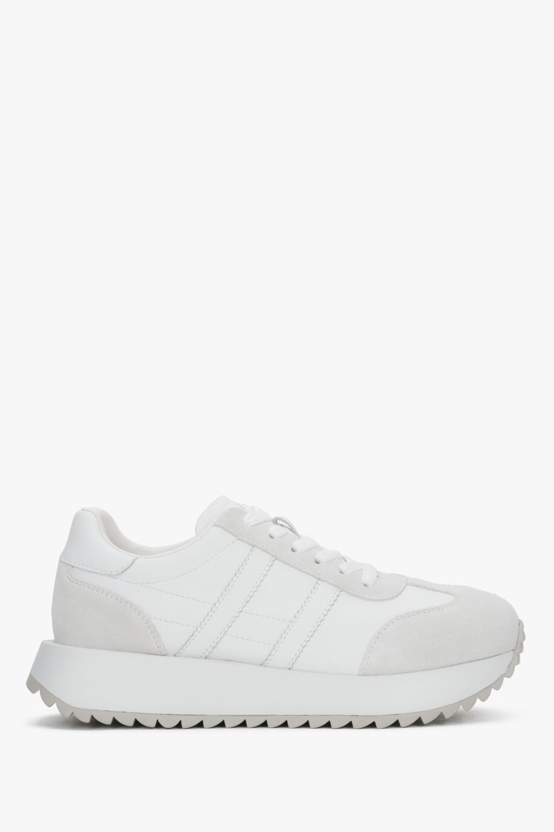 Andere Seitenansicht des bequemen weißen Damen-Sneakers.