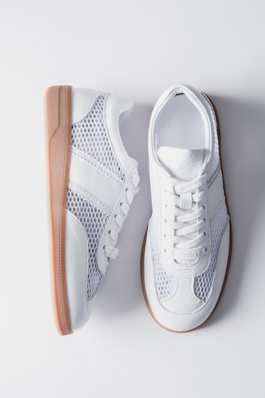 Weiße Damen-Sneaker aus Leder und Veloursleder in Draufsicht