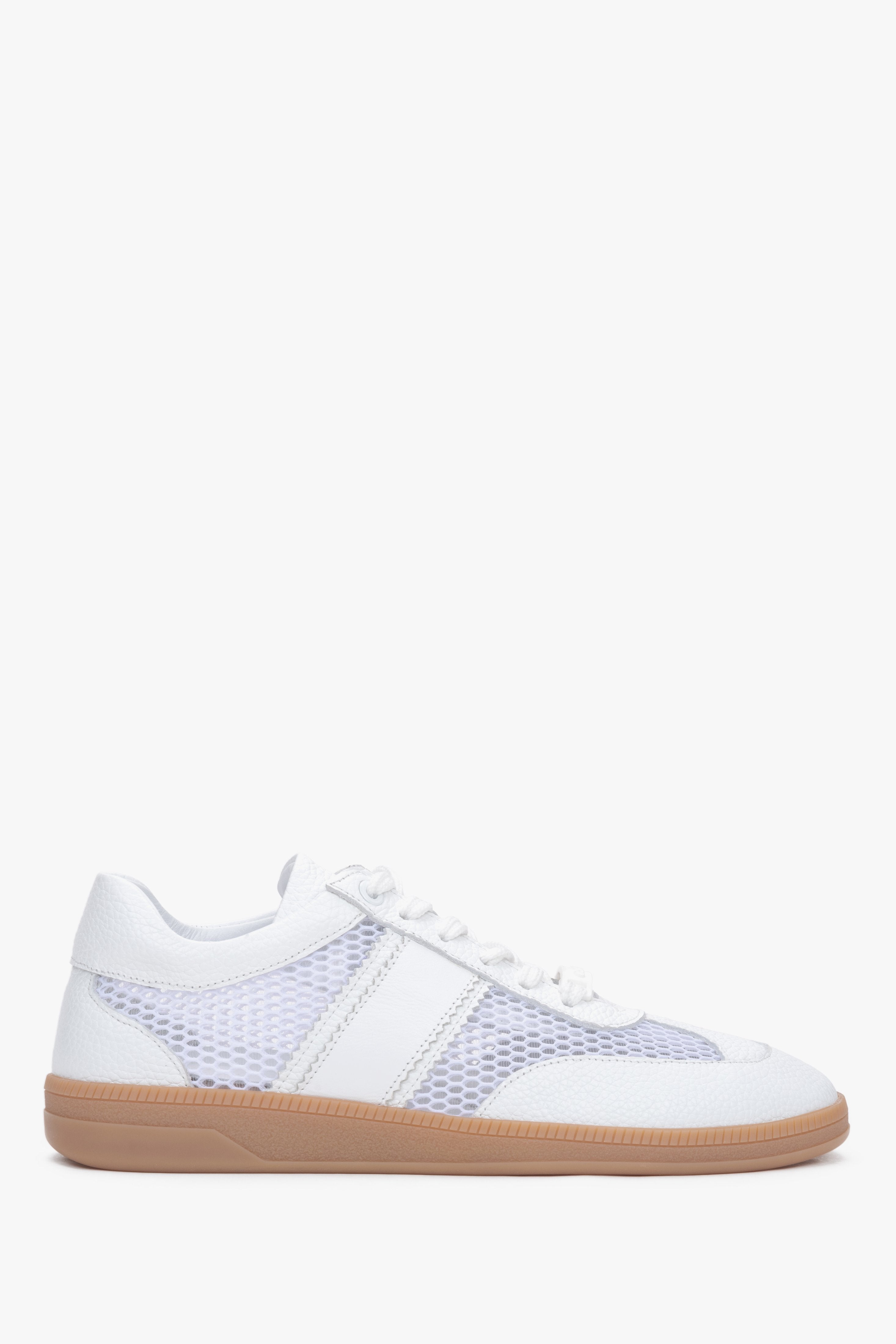 Weiße Damen-Sneaker aus Leder und Mesh in seitlicher Ansicht