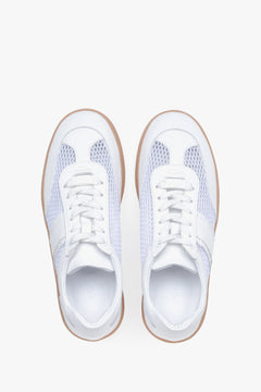 Weiße Damen-Sneaker aus Leder und Mesh als Paar in Draufsicht