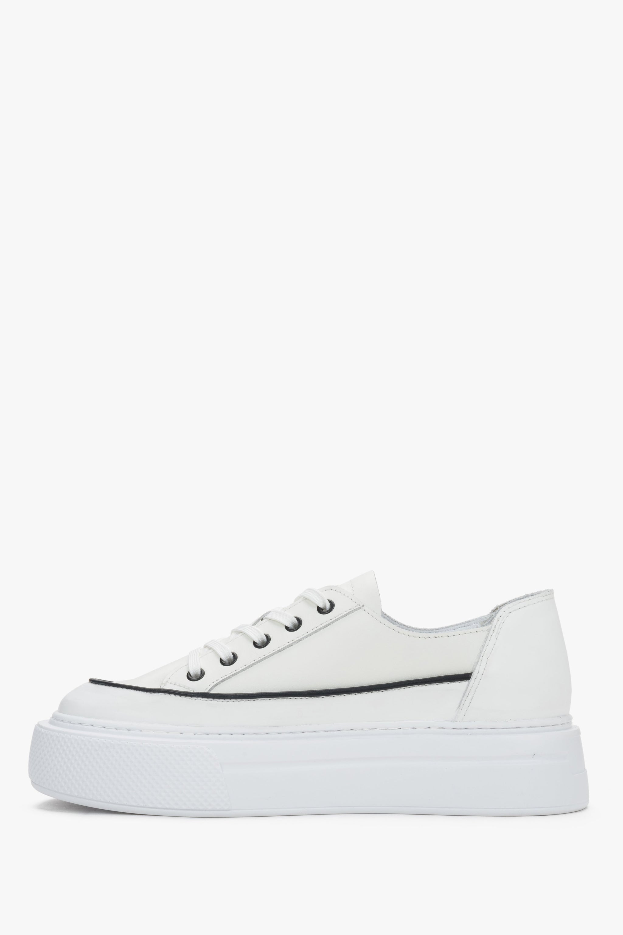Weiße Damen-Sneaker mit Schnürung und Plateausohle