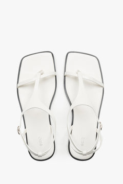 Weiße Damen-Sandalen aus echtem Leder von oben als Paar