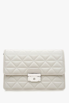 Weiße gesteppte Damen-Schultertasche aus Leder mit edlen Silberdetails Estro ER00115792.