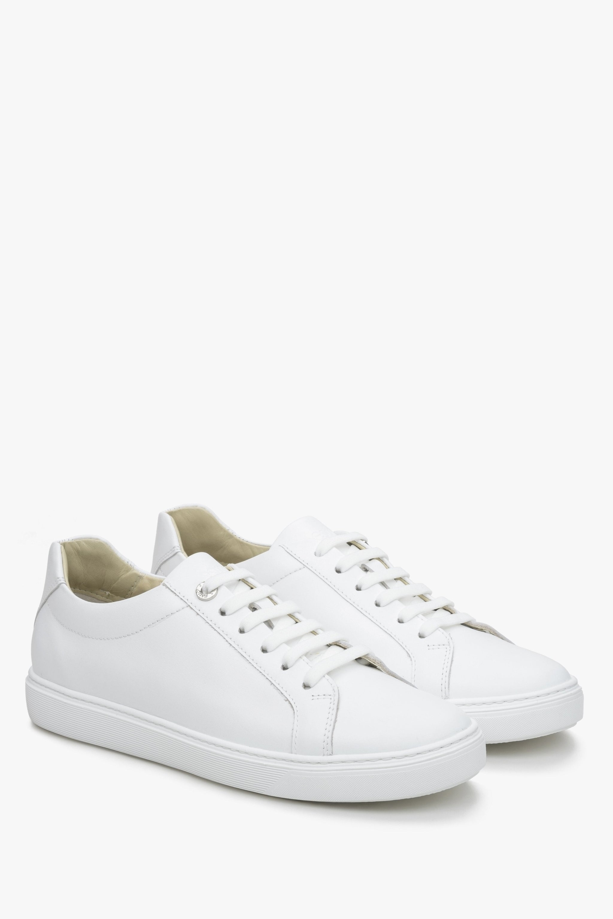 Klassische Leder-Sneaker in Weiß für Damen.