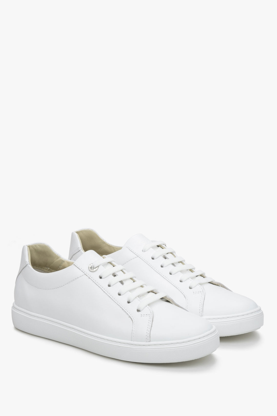 Klassische Leder-Sneaker in Weiß für Damen.